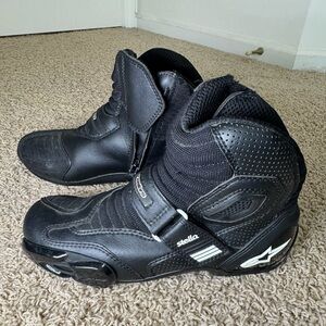 Size 8.5 Alpinestars Stella SMX-1 vented sport-bike riding boots.